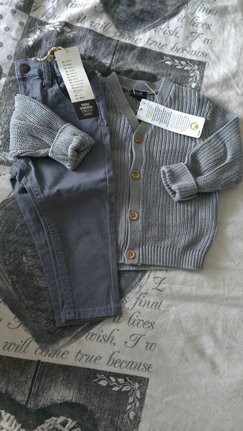 Neufs (non portés)🏷🏷 💙🤩😍 superbe ensemble gilet et jeans slim 18mois Garçon 😍🤩💙