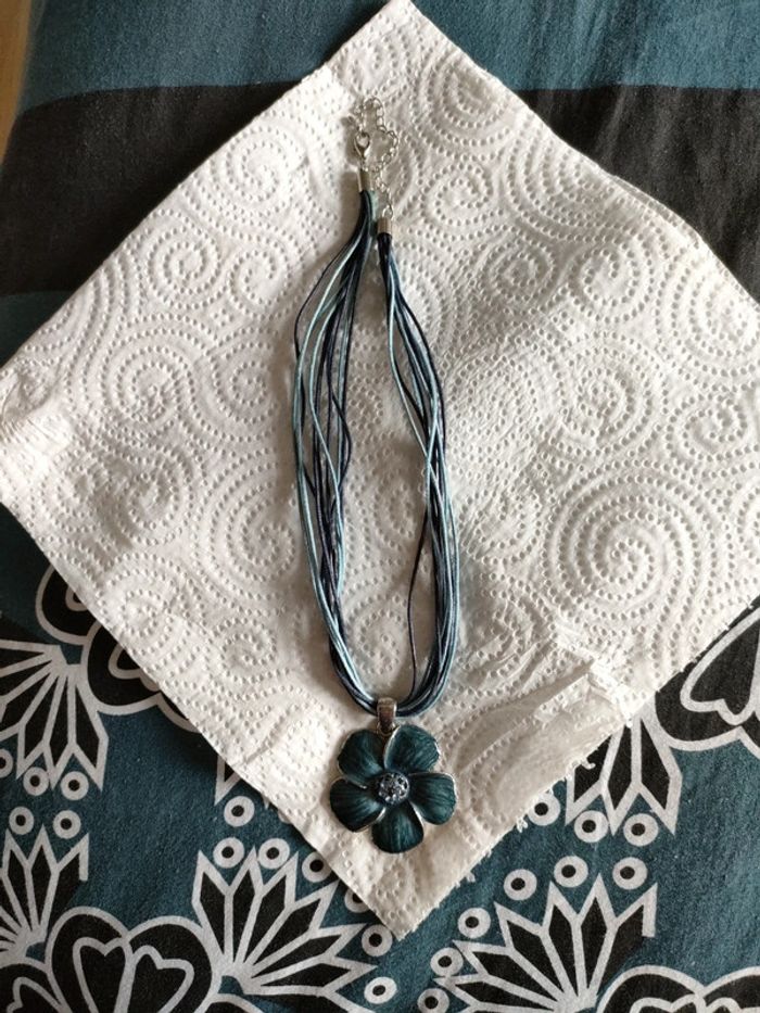 Collier pendentif fleur