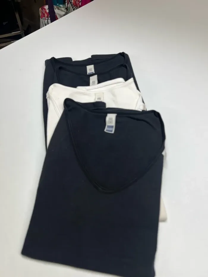 Lot de 4 débardeurs Avet