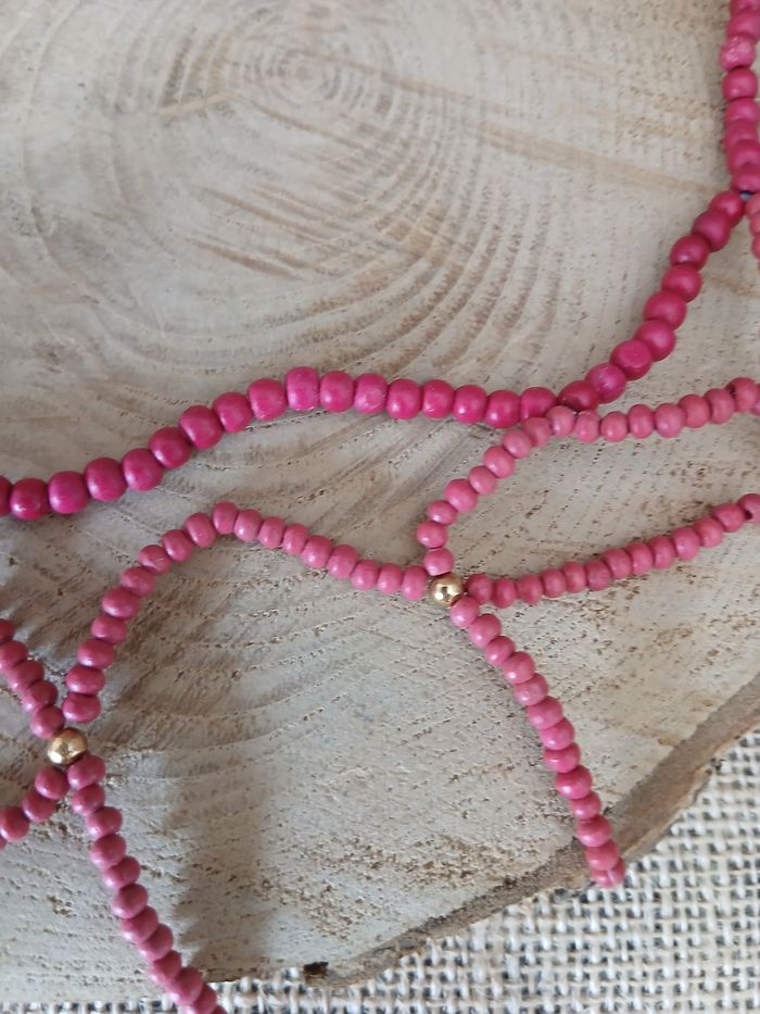 Collier perle en bois rose et perle doré - photo numéro 3