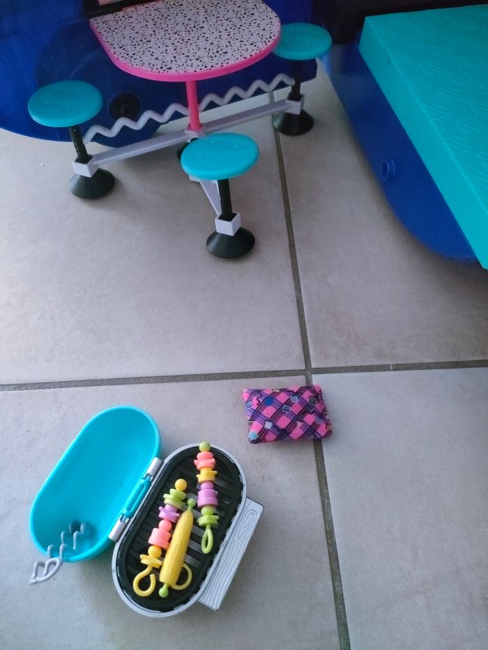 Camping car LOL surprise - photo numéro 3