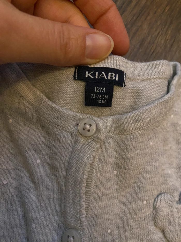 Gilet Kiabi 12 mois gris boutons coeur - photo numéro 3