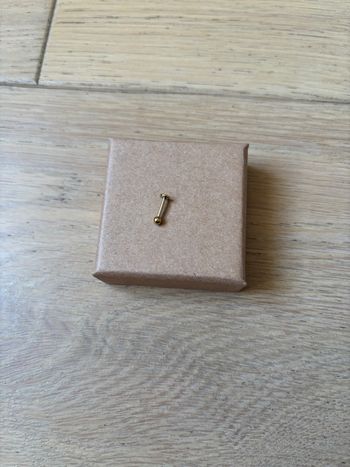 Piercing labret doré avec bille