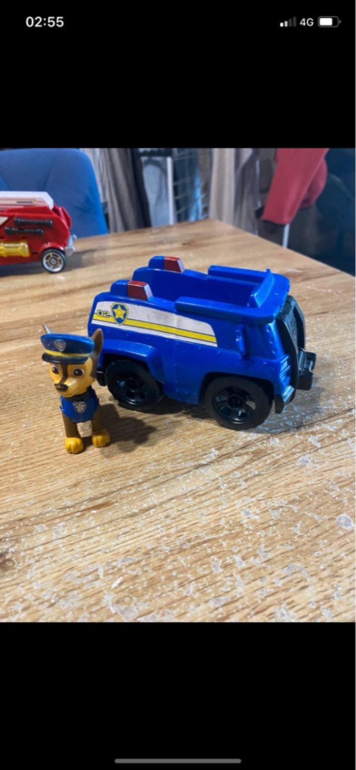 Véhicule + personnage paw patrol