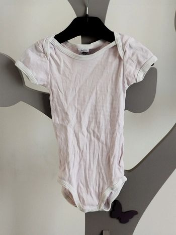 Body manches courtes blanc à rayures rose Petit Bateau taille 18 mois