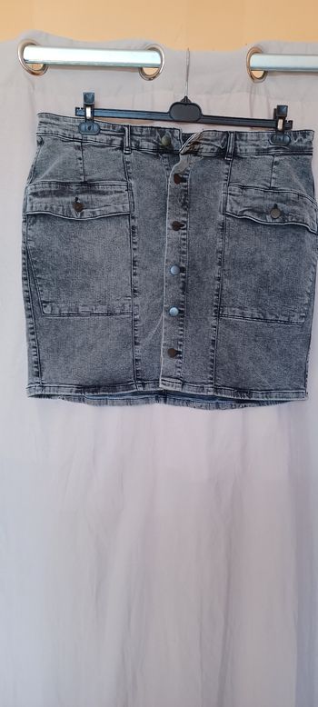 Très jolie jupe jeans femme T 50