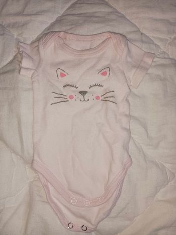 Lot bodies un mois/56 cm