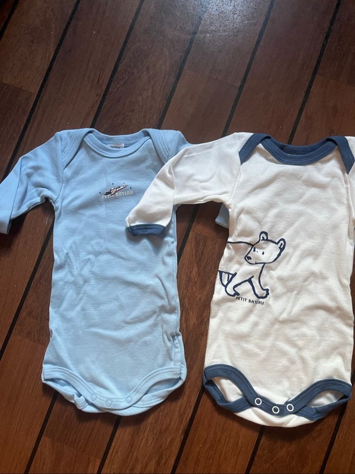 Lot 2 bodies garçon petit bateau taille 3 mois