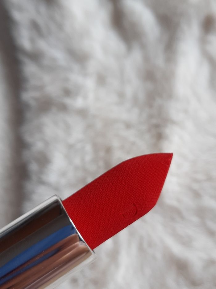 Rouge Dior

Rouge à lèvres couleur couture - finis velvet, satin et nouveau veil - soin floral hydratant - - photo numéro 4