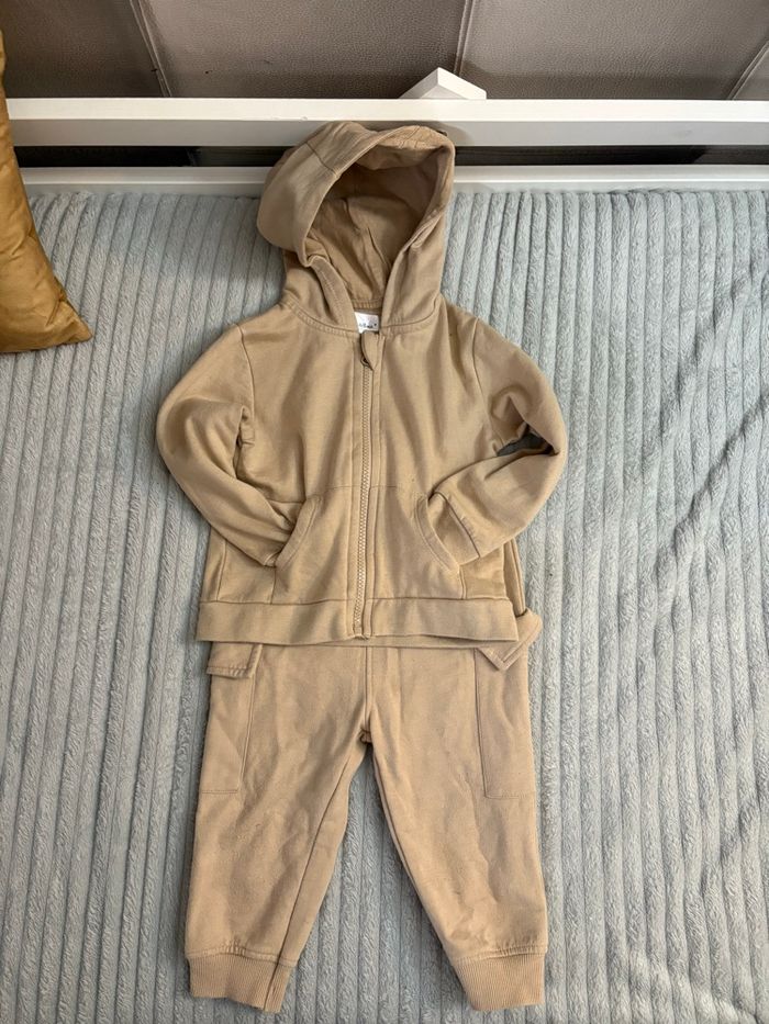 Ensemble jogging - 18/24M - photo numéro 2