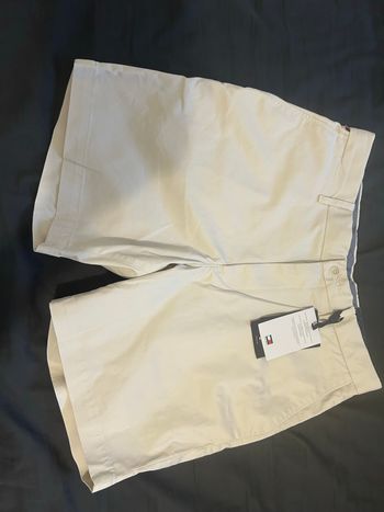 Short beige tommy Hilfiger taille 29