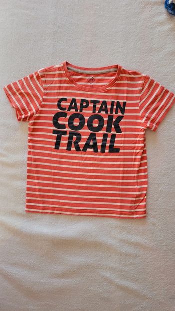 Teeshirt à rayures rouges " capitaine Cook trail " taille 6-7 ans