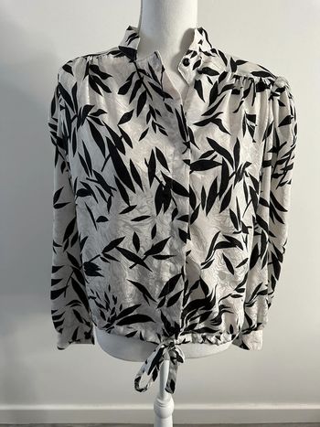 Blouse tropicale satinée noire et blanche Vintage T44