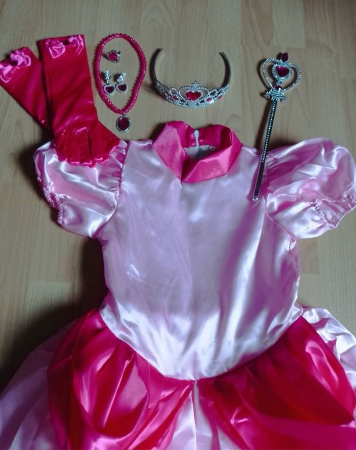 Déguisement robe princesse Peach et ces accessoires 5ans - photo numéro 6