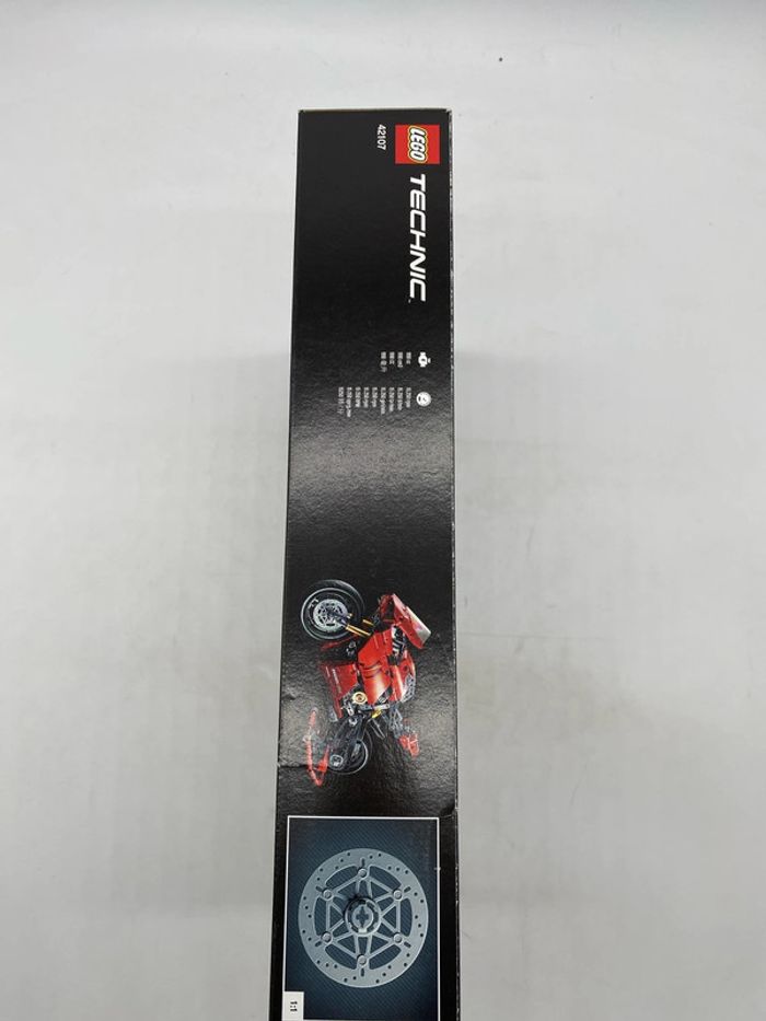 Lego Technic Ducati Panigale V4 R - photo numéro 3
