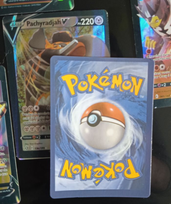 Beau album Pokémon ou cartes Pokémon V - photo numéro 6