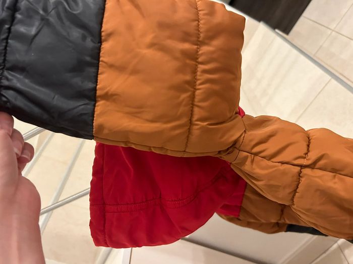 Doudoune à capuche Catimini rouge, beige et noire 4 ans - photo numéro 15