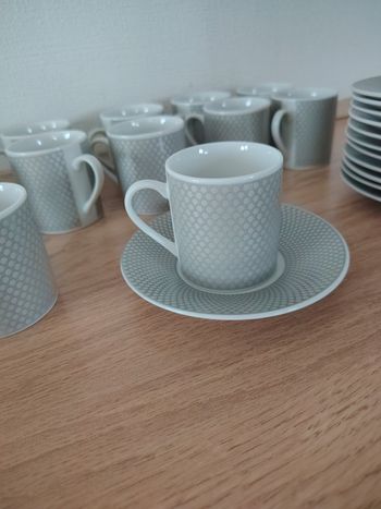 Service de 12 tasses expresso et assiettes