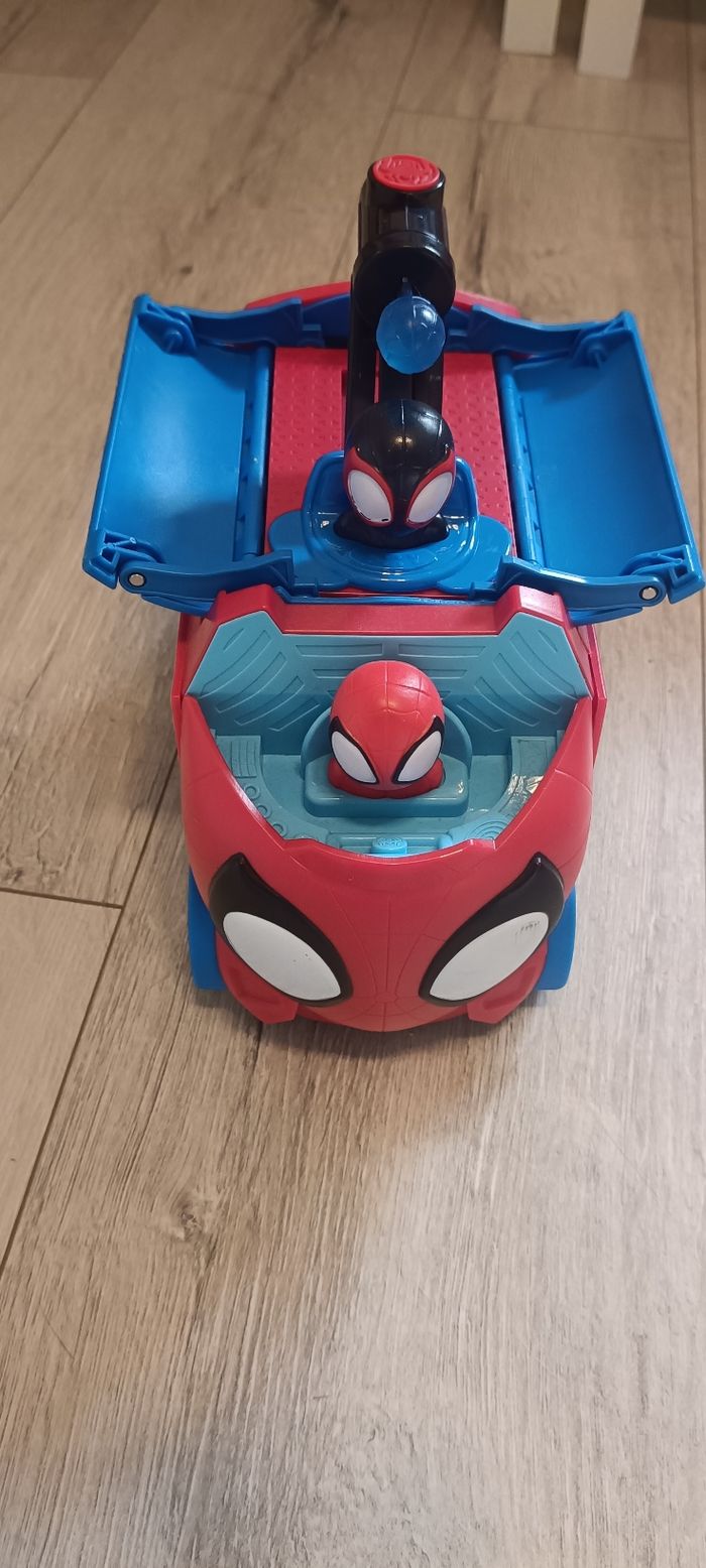 Voiture Spiderman. - photo numéro 2