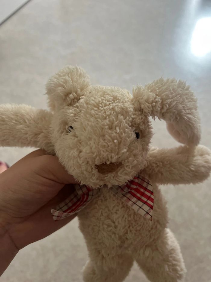 Peluche doudou en forme de lapin - photo numéro 2