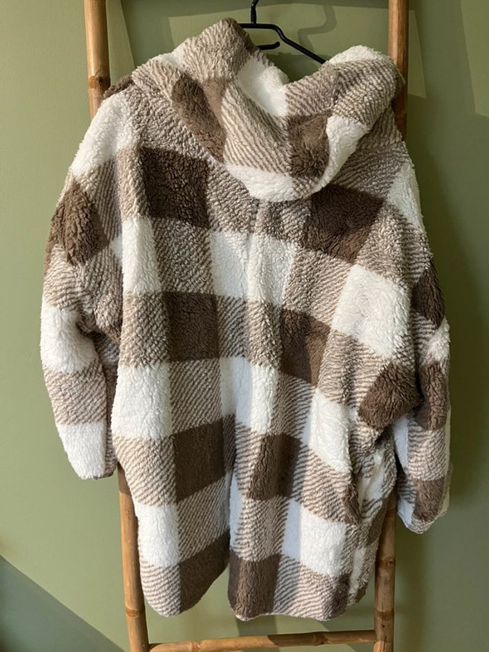 Veste en fausse fourrure à carreaux beige et blanc - Taille M - photo numéro 2