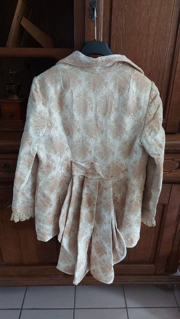 Manteau style ancien ou gothique - photo numéro 7