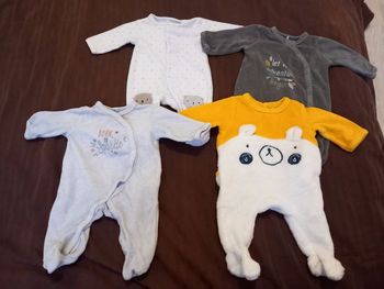 Gros lot de vêtements bébé 0-1 mois.