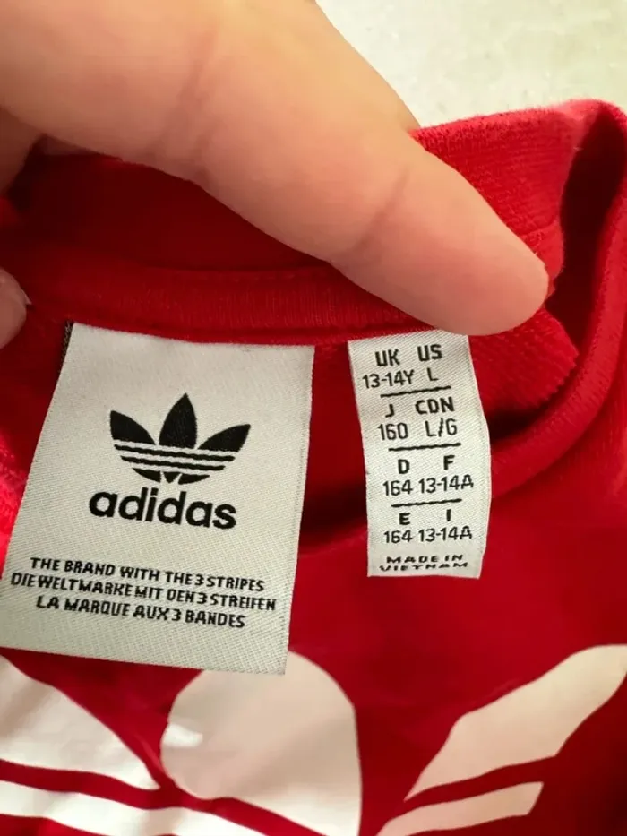 Pull adidas rouge taille 13/14 ans, très bon état - photo numéro 2
