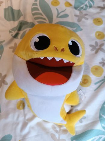 Marionnette bébé requin