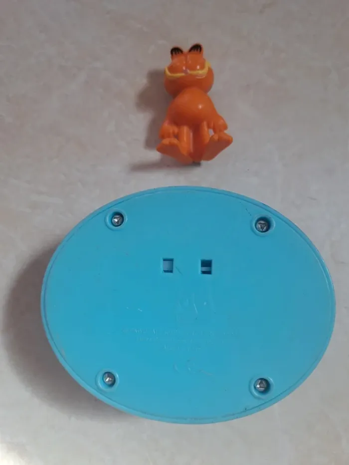 Figurine Garfield sauteur avec ses souris en TBE - photo numéro 2