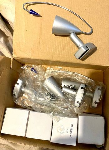 Ensemble de 4 petits spots neuf avec ampoule neuf