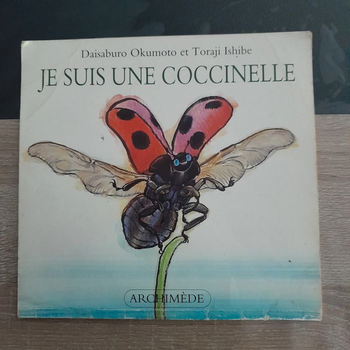 Album école des loisirs Je suis une coccinelle
