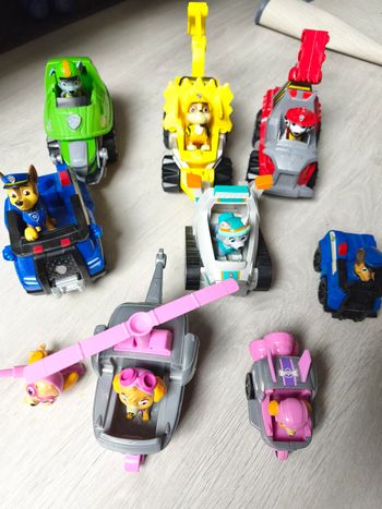 Lot voiture et figurines pat' patrouille 