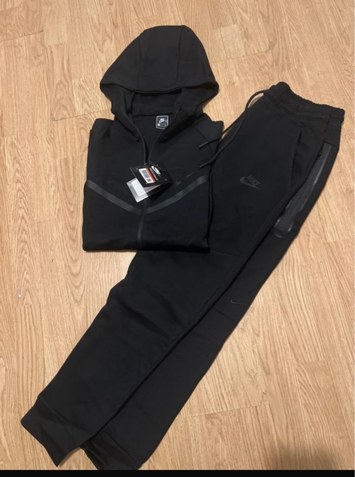 Ensemble Nike Tech