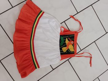 Petite robe à bretelles 4/5 ans