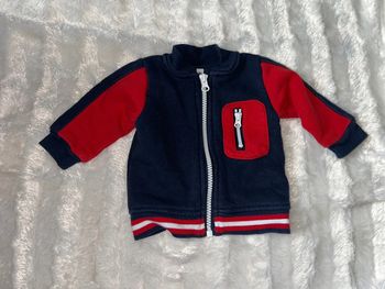 Veste rouge et bleu marine