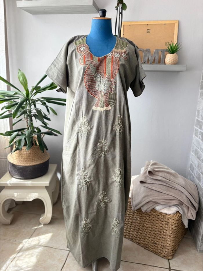 Robe longue - fabriqué en Égypte - fluide et légère - kaki à motif - comme neuve - taille M