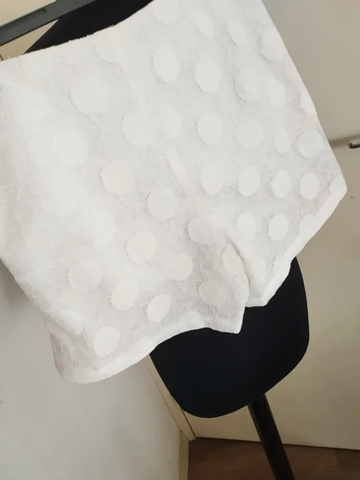 Jolie short en dentelle taille 36 - photo numéro 5
