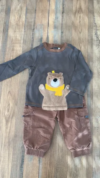 T-shirt manches longues et pantalon