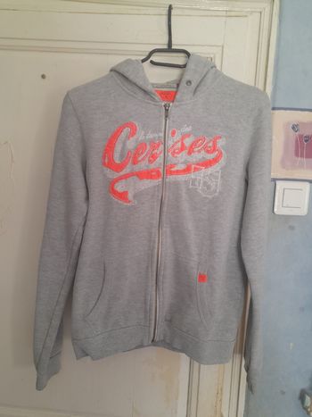Gilet gris brodé, marque "Le temps des cerises", taille 16 ans