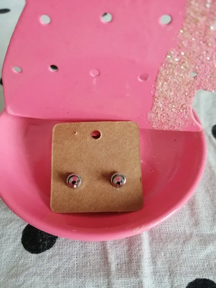 Boucles d'oreilles petites boules jaunes fluo / sans marque - photo numéro 4