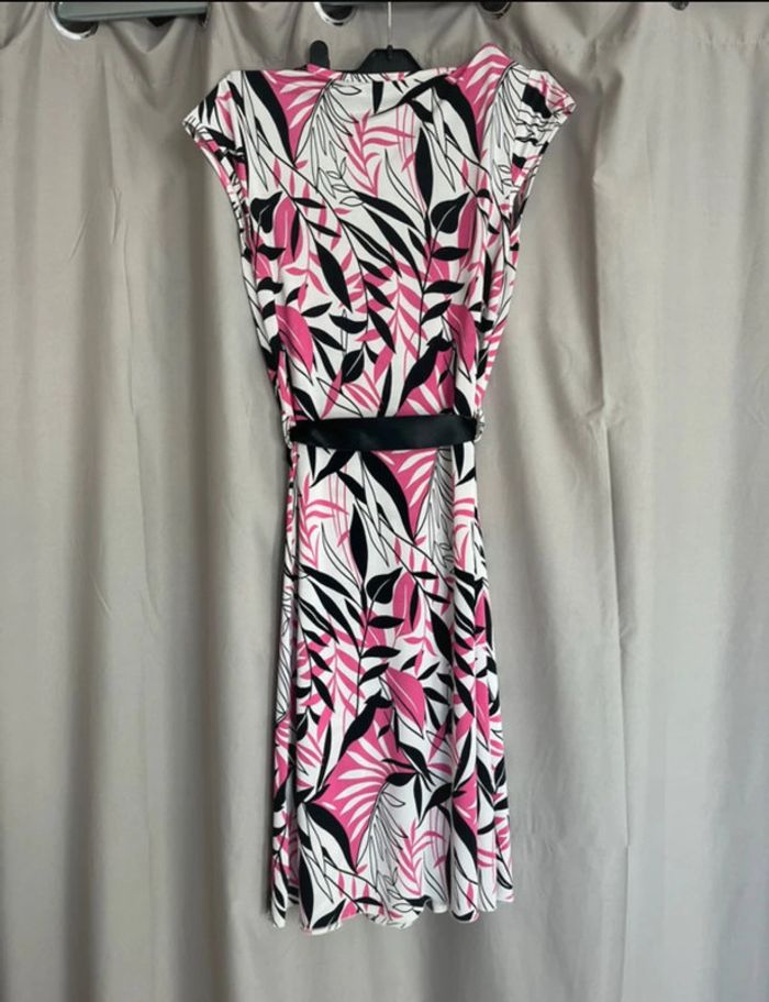 Jolie robe femme taille 38/40 - photo numéro 4