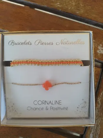 Lot de 2 bracelets dorés en pierres naturelles