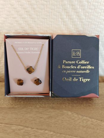 Parure boucles d'oreilles et colliers pierre naturelle