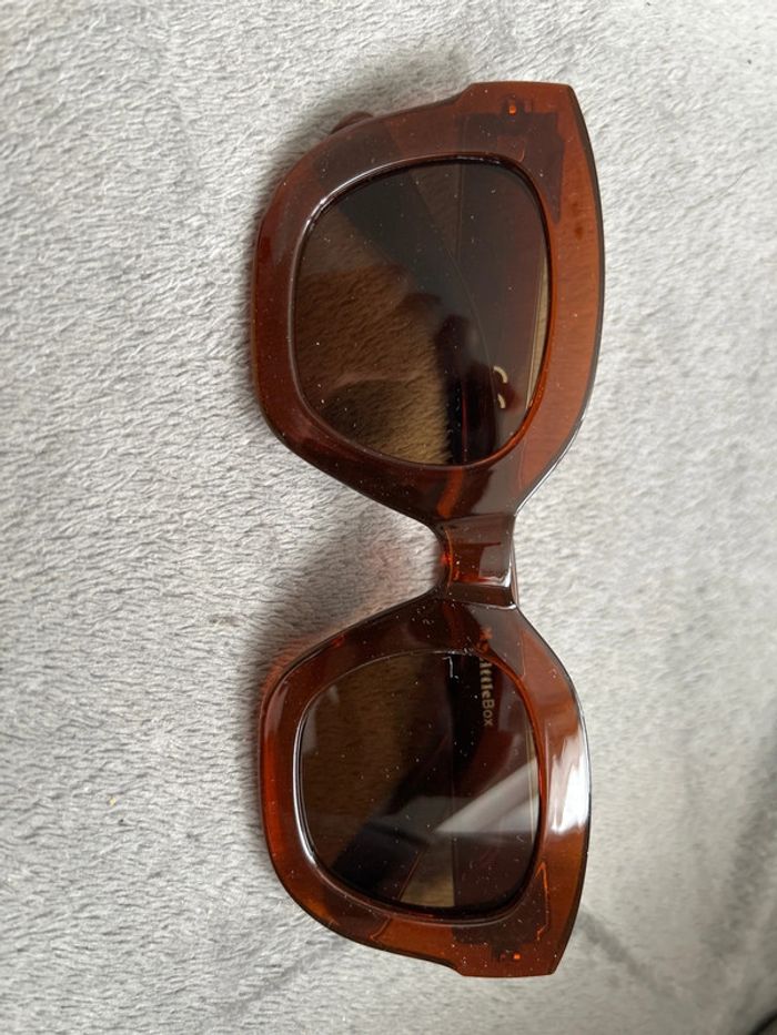 Lunette de soleil - photo numéro 3