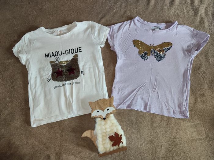 Lot de 2 tee shirts sequins papillon et chat 8 ans