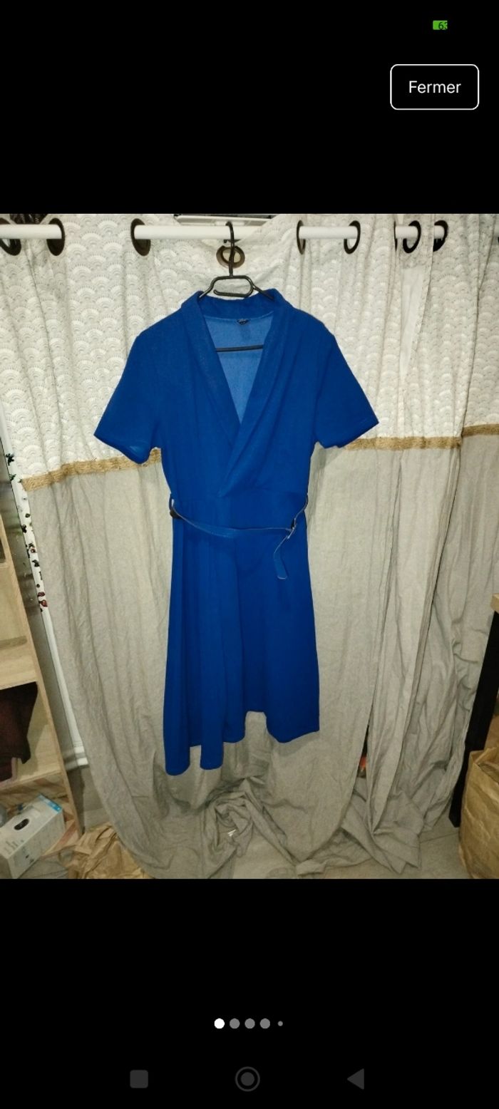 Robe mi-longue