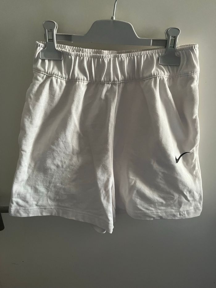 Short Nike femme taille XS - photo numéro 1