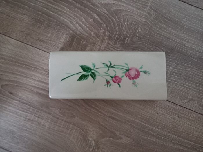 Saturateur céramique beige décoration roses