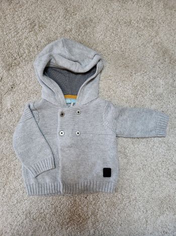 Gilet à capuche 3 mois